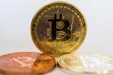 “بيتكوين” تسجل ارتفاعا قياسيا جديدا.. وهذا سعرها الحالي