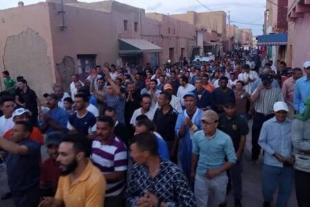 ساكنة منطقة العرجة بفكيك تندد بتطفل جنيرالات الجزائر ..(فيديو)