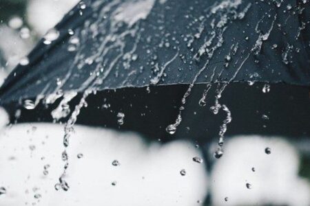 زخات رعدية محليا قوية ورياح عاتية اليوم السبت وغدا الأحد بعدد من أقاليم المملكة
