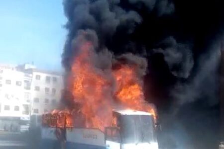 سطات.. احتراق حافلة للنقل العمومي بالمحطة الطرقية يستنفر السلطات