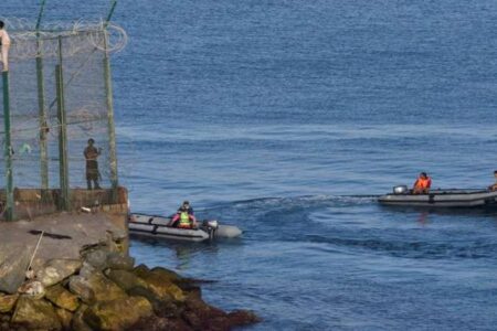إسبانيا تعيد إلى المغرب 1500 من أصل آلاف من المهاجرين دخلوا إلى سبتة في يوم واحد