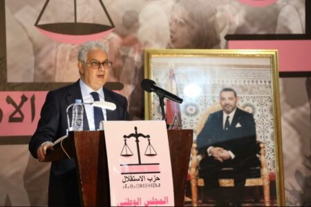 قبيل الانتخابات…بركة يستغل “صندوق الزكاة” ومحللون يصفونه بالانتهازي والاستغلالي