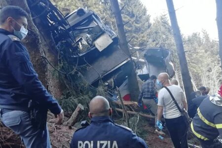 مصرع 13 قتيلا في حادثة سقوط تلفريك بشمال ايطاليا