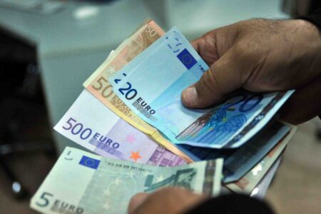 ارتفاع تحويلات المغاربة المقيمين بالخارج إلى المغرب