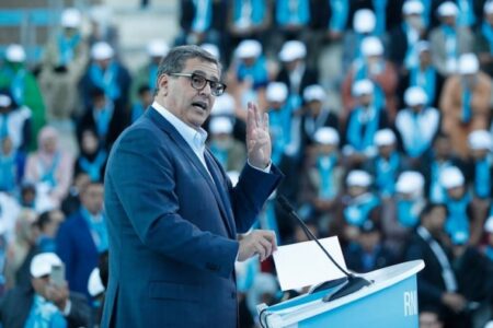 أخنوش يعد بلا ما لايملك ويستنجد بالمخططات الملكية الاجتماعية لإنجاح حملته الانتخابية والمؤسسة الملكية تدخل على الخط وتمنع وزراء الحكومة من الإعلام تفاديا للإحراج