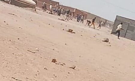 بالصور…مواجهات طاحنة بين قبيلتين بمخيمات تندوف