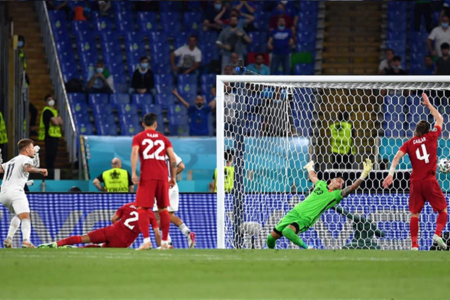 إيطاليا تفوز على تركيا بثلاثية نظيفة في افتتاح “يورو2021”