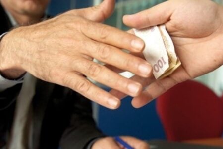 إدانة تلاث اشخاص بتهمة الرشوة الانتخابية
