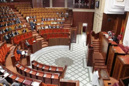 فرق المعارضة تستنكر “احتقار” الحكومة للبرلمان