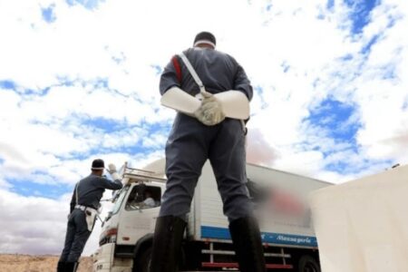 الدرك يحبط تهريب كمية مهمة من الأثواب