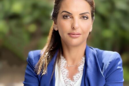 تبديد للمال العام وفقدان للأغلبية: رئيسة أغنى مقاطعات البيضاء تواجه احتقانا عارما واتهامات كثيرة..