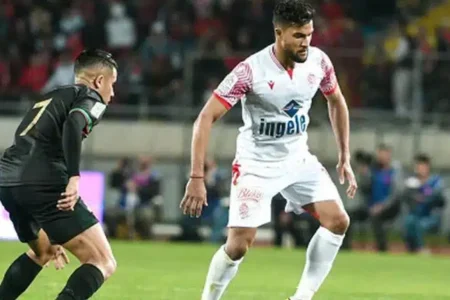بعد الإطاحة بالسوالم الوداد البيضاوي يقتسم الصدارة مع الزعيم