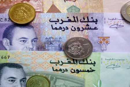 الدرهم والدولار عند أدنى مستوى منذ 7 أشهر