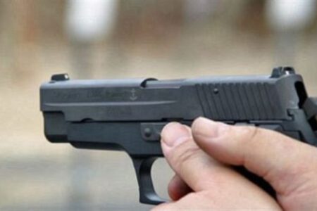رصاصات لتوقيف شخص هائج عرض الشرطة ووالدته للخطر بقلعة السراغنة