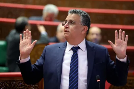 وهبي يبرر توظيف رفيقي بـ”حسنة” لإنقاذ وضعه الاجتماعي بسبب أبنائه