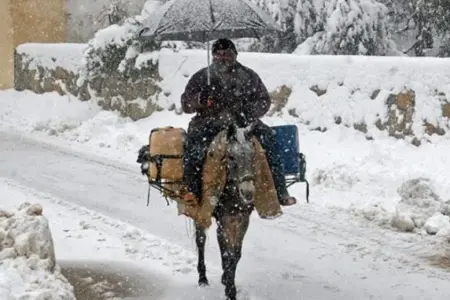تساقطات ثلجية وزخات مطرية قوية مرتقبة في عدة مناطق بالمغرب: إنذار برتقالي
